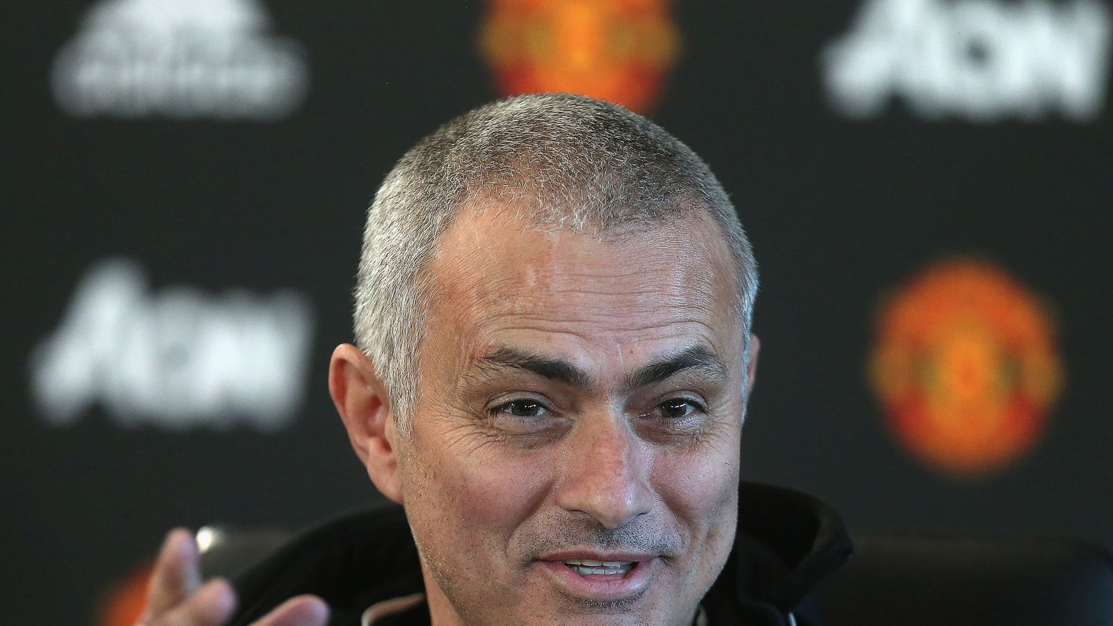 Watch Man Utd Boss Jose Mourinho Jokes With Reporters About His New Haircut Football News 