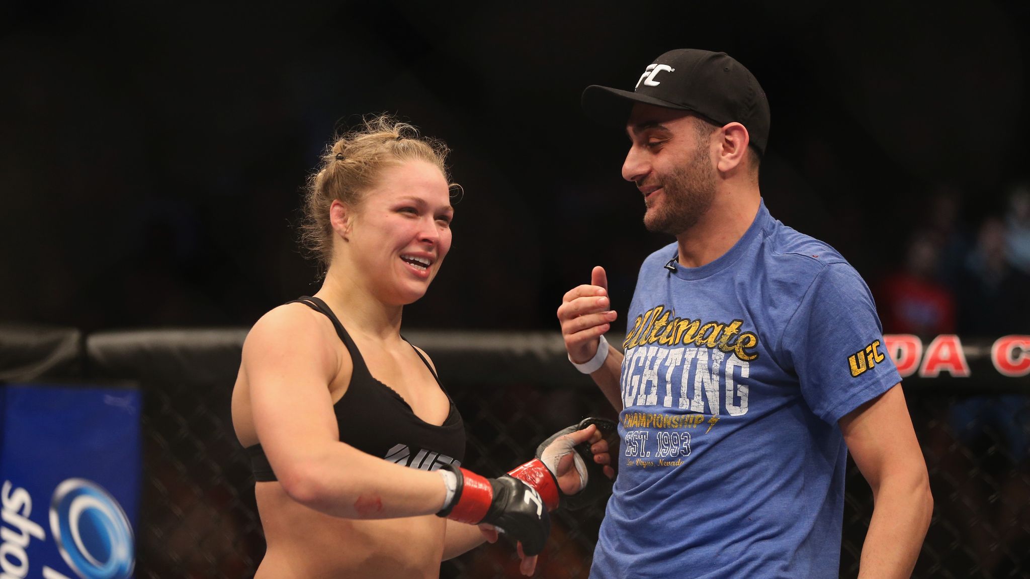 Ronda rousey miesha tate. Миша тейт и ронда роузи бой. Ронда роузи подруга. Ронда роузи нуньес. Ronda and max егэ.