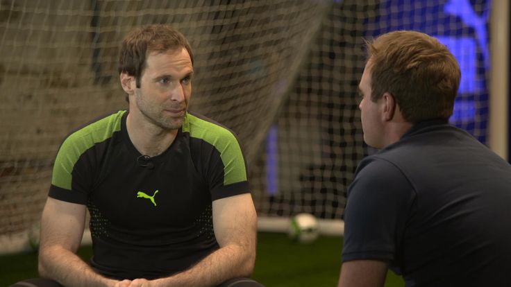 Tubes meets Arsenal goalkeeper Petr Cech