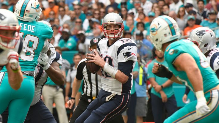 MIAMI GARDENS, FL - JANUARY 01: Tom Brady #12 of the New England Patriots looks downfield during the 1st quarter against the Miami Dolphins at Hard Rock St