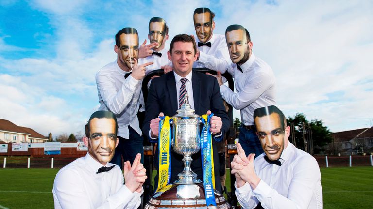 Bonnyrigg Rose manager Robbie Horn and his players hope to have a Goldeneye for goal this weekend against Hibernian