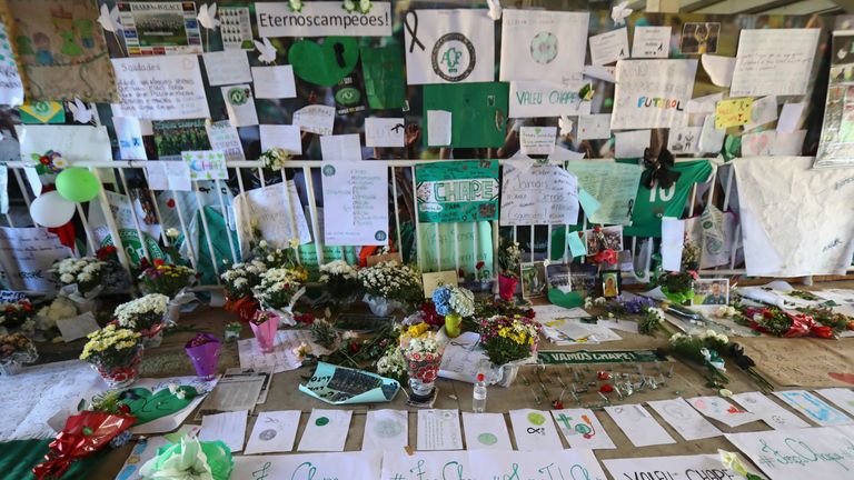 Tributes to the players of Brazilian team Chapecoense killed in a plane crash