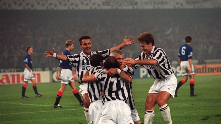 18 OCT 1995: JUVENTUS CELEBRATE TOGETHER AS THEY FURTHER THEIR LEAD AGAINST RANGERS IN THE CHAMPIONS LEAGUE.  FINAL SCORE: JUVENTUS 4 - 0 RANGERS. 