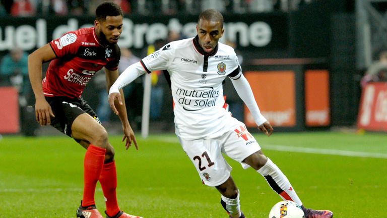 Guingamp's Marcus Coco (L) vies with Nice's Ricardo Pereira during the French Ligue 1 football match between Guingamp and Nice in November 2016