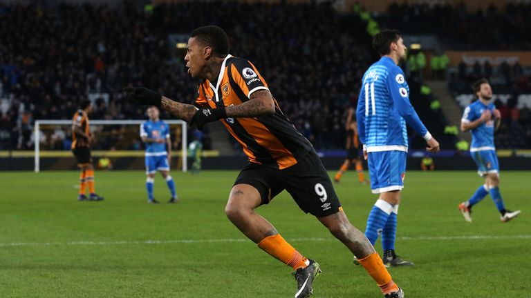 HULL, ENGLAND - JANUARY 14:  Abel Hernandez of Hull City celebrates scoring his sides second goal during the Premier League match between Hull City and AFC