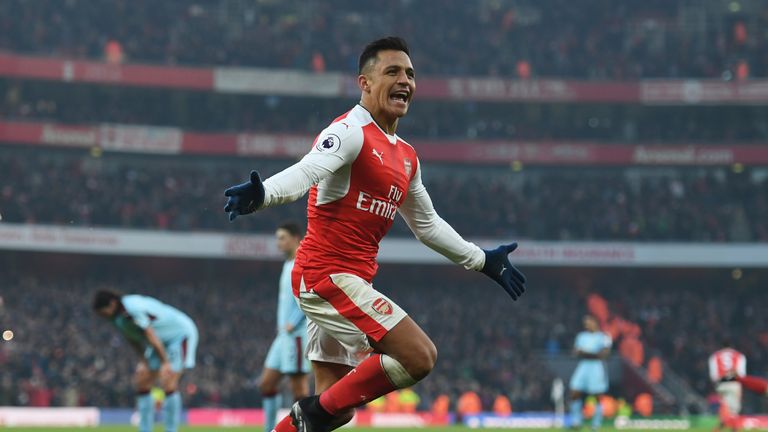 Alexis Sanchez celebrates Arsenal's winning goal