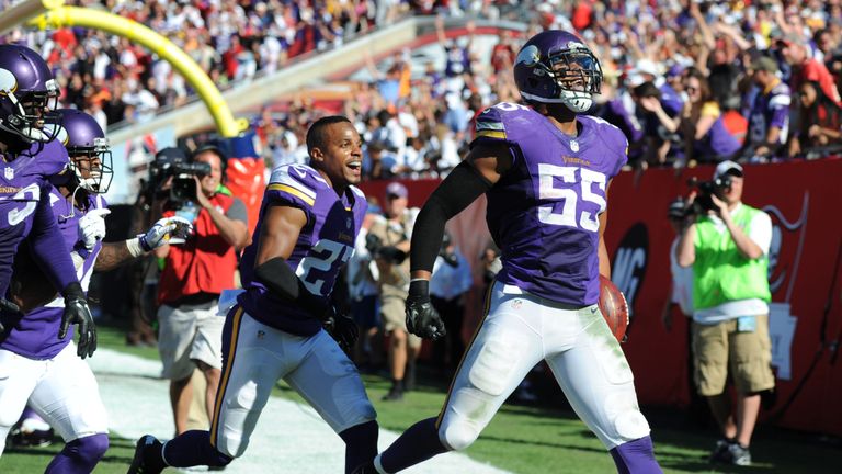 TAMPA, FL - OCTOBER 26: Outside linebacker Anthony Barr #55 of the Minnesota Vikings celebrates his winning TD return with free safety Harrison Smith #22 o