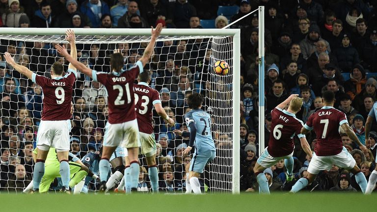 Burnley's English defender Ben Mee (2R) scores his team's first goal during the English Premier League football match between Manchester City and Burnley a