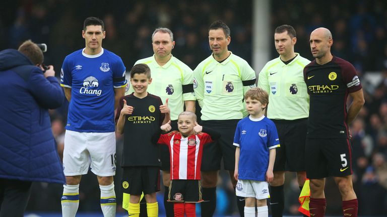 LIVERPOOL, ENGLAND - JANUARY 15:   Young Sunderland fan Bradley Lowery (C) poses for the cameras prior to kickoff during the Premier League match between E
