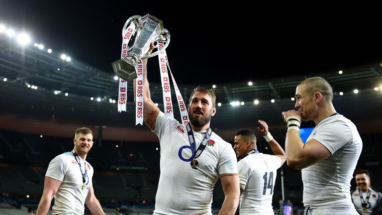 England's flanker Chris Robshaw (C)  holds the 6N trophy next to England's fullback Mike Brown (R) as they celebrate winning the Six Nations