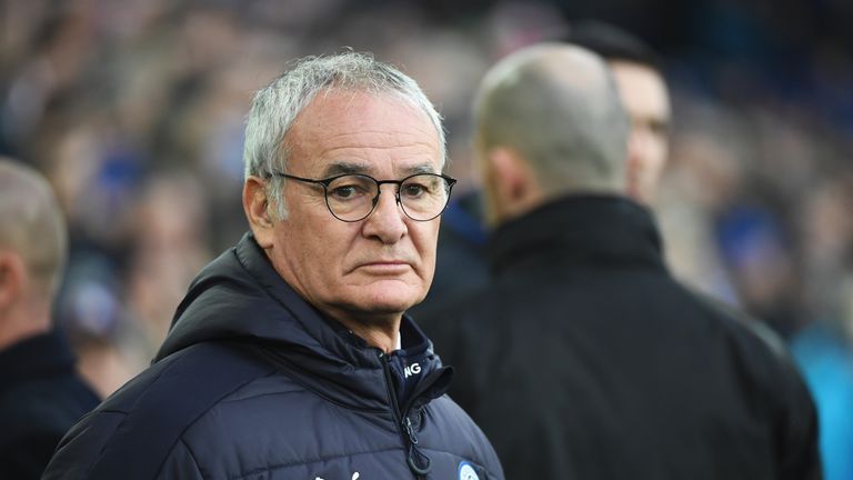 LIVERPOOL, ENGLAND - JANUARY 07:  Claudio Ranieri manager of Leicester City looks on during the Emirates FA Cup third round match between Everton and Leice