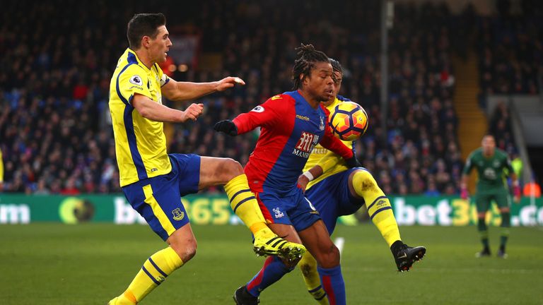 LONDON, ENGLAND - JANUARY 21:  Gareth Barry of Everton (L) and Loic Remy of Crystal Palace (C) battle for possession during the Premier League match betwee