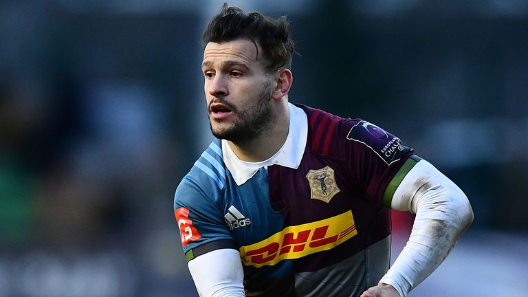 LONDON, ENGLAND - JANUARY 14:  Danny Care of Harlequins looks for a pass during the European Rugby Challenge Cup Pool 5 match between Harlequins and Edinbu