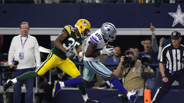 ARLINGTON, TX - JANUARY 15:  Dez Bryant #88 of the Dallas Cowboys catches a touchdown pass from Dak Prescott #4 during the second quarter against the Green