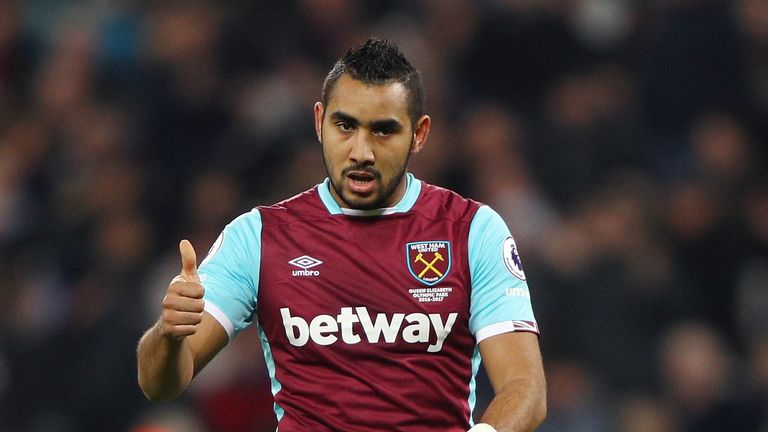 STRATFORD, ENGLAND - JANUARY 02: Dimitri Payet of West Ham United gives the thumbs up during the Premier League match between West Ham United and Mancheste