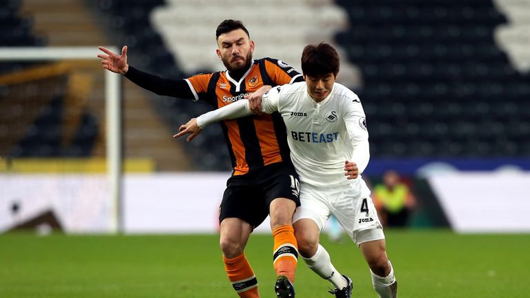 Robert Snodgrass of Hull City closes down Swansea's Ki Sung-Yueng