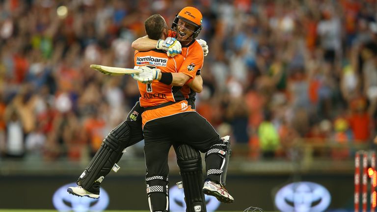 Michael Klinger (l) and Ian Bell celebrate Perth's win