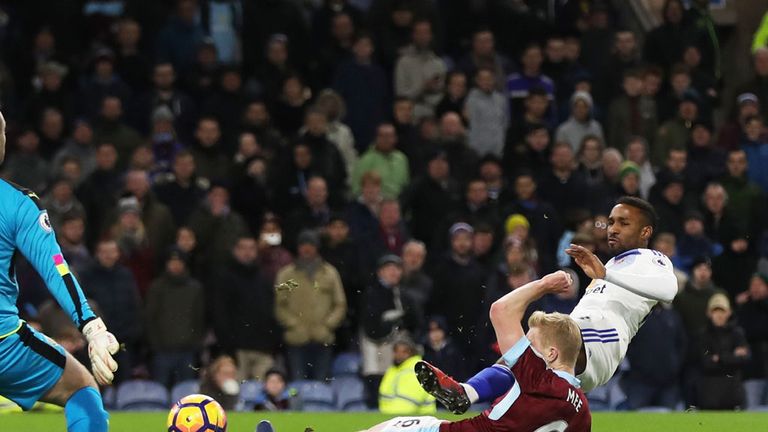 Jermain Defoe (R) scores for Sunderland at Burnley on New Year's Eve