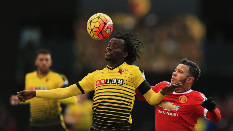 WATFORD, ENGLAND - NOVEMBER 21: Juan Carlos Paredes of Watford and Memphis Depay of Manchester United compete for the ball during the Barclays Premier Leag