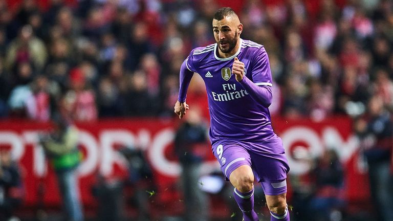 SEVILLE, SPAIN - JANUARY 15:  Karim Benzema of Real Madrid CF in action during the La Liga match between Sevilla FC and Real Madrid CF at Estadio Ramon San