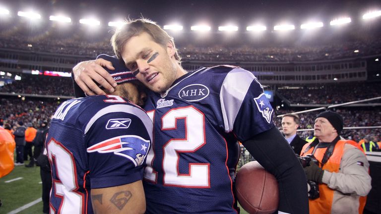 FOXBORO, MA - JANUARY 22:  Tom Brady #12 of the New England Patriots celebrates with teammate  Kevin Faulk #33 after defeating the Baltimore Ravens in the 