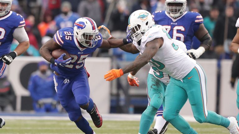 ORCHARD PARK, NY - DECEMBER 24:   LeSean McCoy #25 of the Buffalo Bills runs the ball against the the Miami Dolphins during the second half at New Era Stad