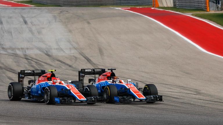 Esteban Ocon and Pascal Wehrlein battle for position at the 2016 United States Grand Prix