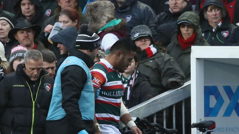 Manu Tuilagi of Leicester limps off the pitch after being injured  against Saracens, 01/01/2017