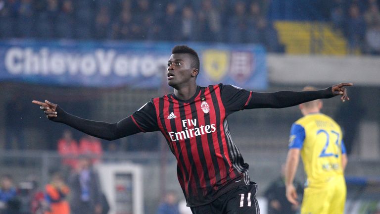 VERONA, ITALY - OCTOBER 16:  M'Baye Niang of AC Milan celebrates after scoring  his team's second goal during the Serie A match between AC Chievo Verona an