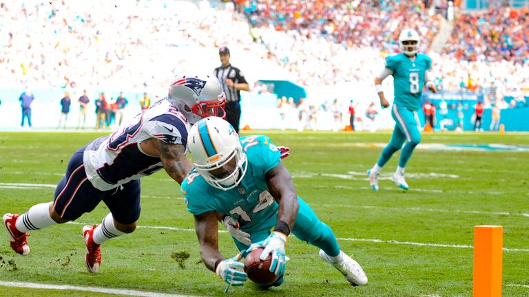 MIAMI GARDENS, FL - JANUARY 01: Jarvis Landry #14 of the Miami Dolphins scores a touchdown in the 2nd quarter against the New England Patriots at Hard Rock