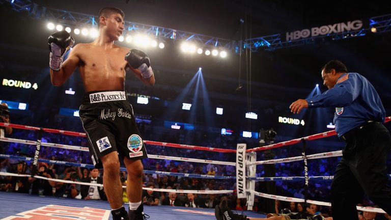  Mikey Garcia knocks out Juan Manuel Lopez in the fourth round during the vacant WBO featherweight title bout