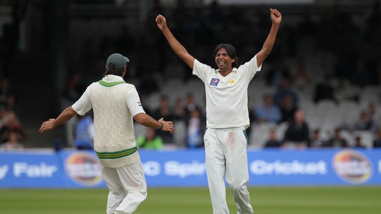 LONDON, ENGLAND - JULY 13:  Mohammad Asif (R) of Pakistan celebrates with team mate Shahid Afridi after taking the wicket of Michael Clarke of Australia du