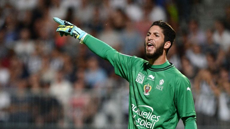 Mouez Hassen gestures during the Ligue 1 match between Angers and Nice 