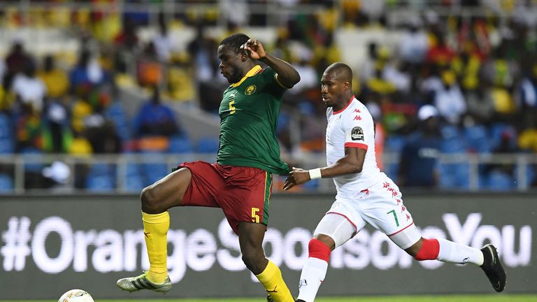 Cameroon's defender Michael Ngadeu-Ngadjui (R) challenges Burkina Faso's midfielder Prejuce Nakoulma during the 2017 Africa Cup of Nations group A football