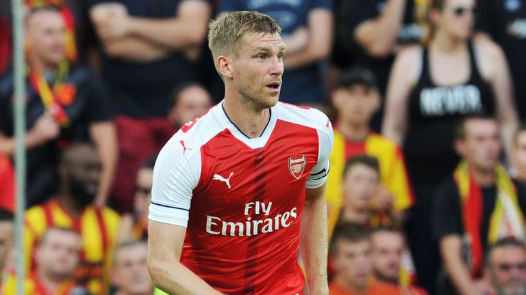 Per Mertesacker suffered a knee injury playing against Lens