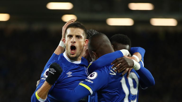 Enner Valencia (R) celebrates his goal with Kevin Mirallas and Everton team-mates