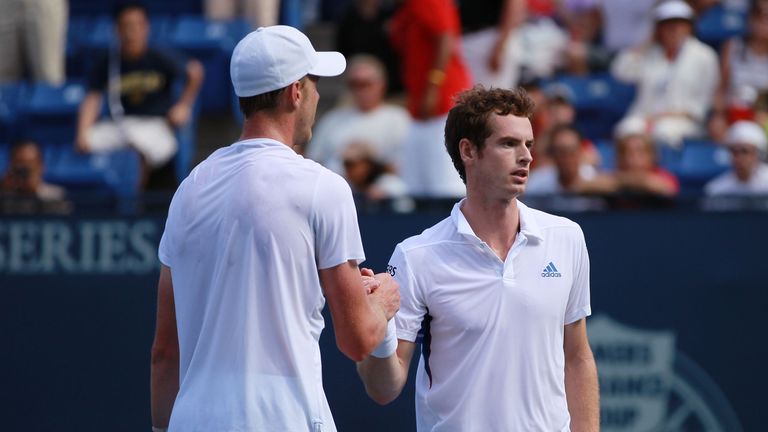 LOS ANGELES, CA - AUGUST 01:  Andy Murray of Great Britain shakes hands with Sam Querrey after losing in the final of the Farmers Classic at the Los Angele