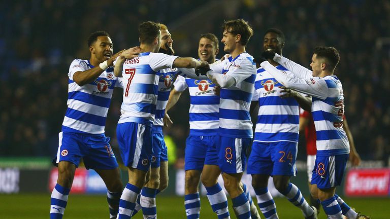 Roy Beerens of Reading (7) celebrates with team-mates as he scores their first goal during the Sky Bet Championship match v Fulham