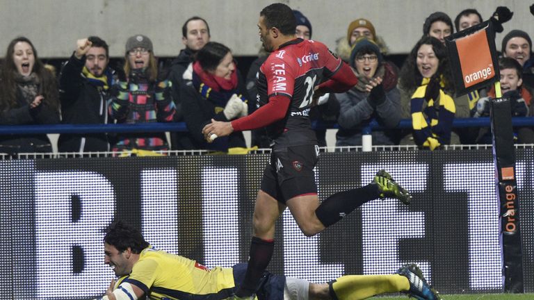 Remi Lamerat crosses for Clermont's fourth try against Toulon