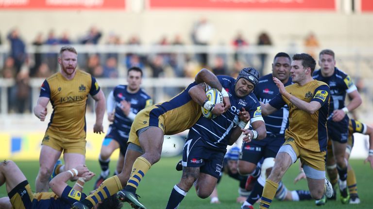 Sam Tuitupou breaks through the Bristol defence