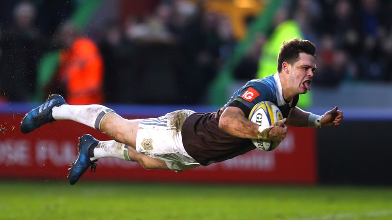 Tim Swiel dives over to score a try against Sale