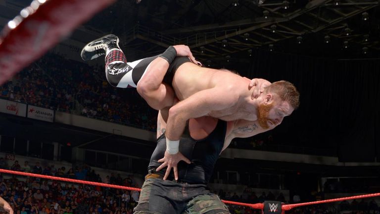 WWE Raw - Sami Zayn v Braun Strowman