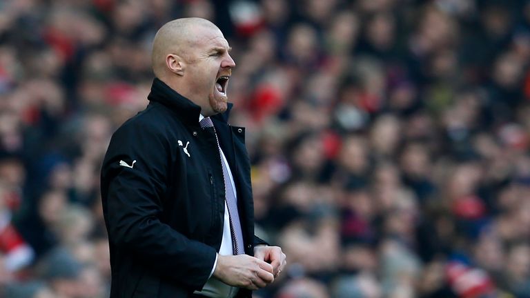 Burnley's English manager Sean Dyche gestures on the touchline during the English Premier League football match between Arsenal and Burnley at the Emirates
