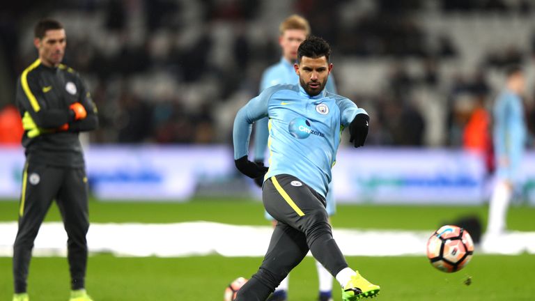 LONDON, ENGLAND - JANUARY 06:  Sergio Aguero of Manchester City warms up prior to The Emirates FA Cup Third Round match between West Ham United and Manches