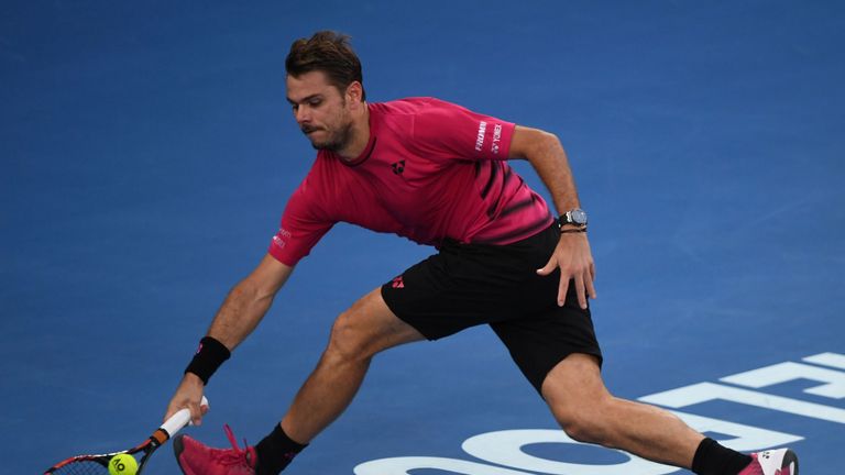 Wawrinka battled through a knee injury to level the match at two sets all