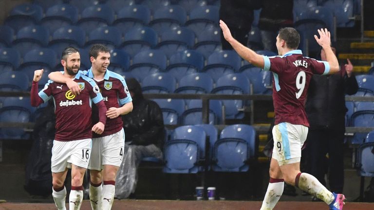 Burnley's Belgian midfielder Steven Defour (L) celebrates scoring their second goal during the English FA Cup fourth round football match between Burnley a