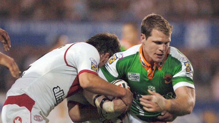 Fielding in the 2005 Super League final against St Helens