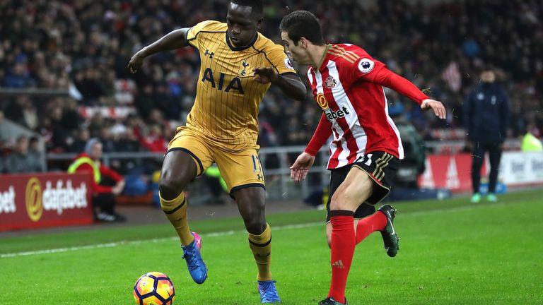 SUNDERLAND, ENGLAND - JANUARY 31: Moussa Sissoko of Tottenham Hotspur and Javier Manquillo of Sunderland compete for the ball during the Premier League mat
