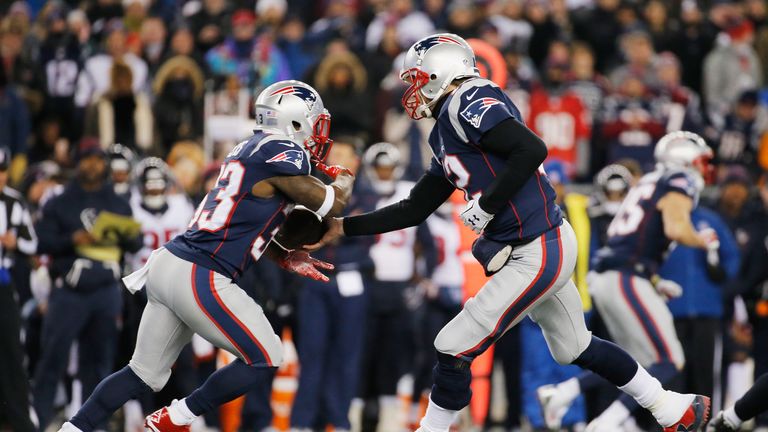 FOXBORO, MA - JANUARY 14:  Tom Brady #12 of the New England Patriots hands off the ball to Dion Lewis #33 in the first half against the Houston Texans duri