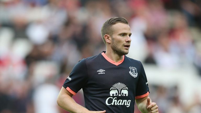 Tom Cleverley of Everton during the pre-season friendly match between MK Dons and Everton at Stadium mk on July 26, 2016 